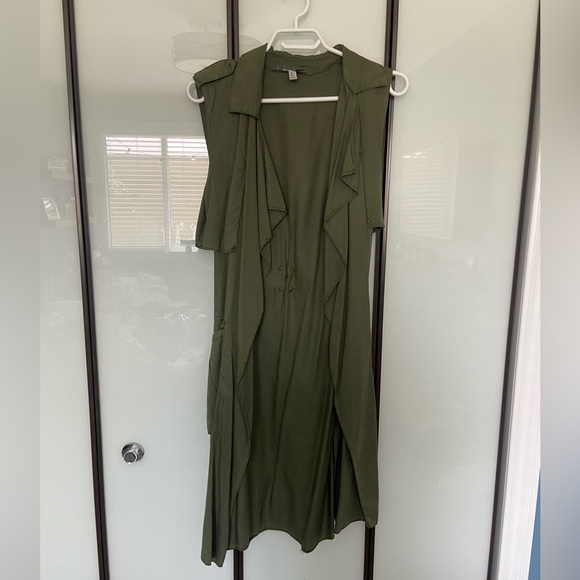 Green flowy vest. Above knee length - Picture 1 of 3